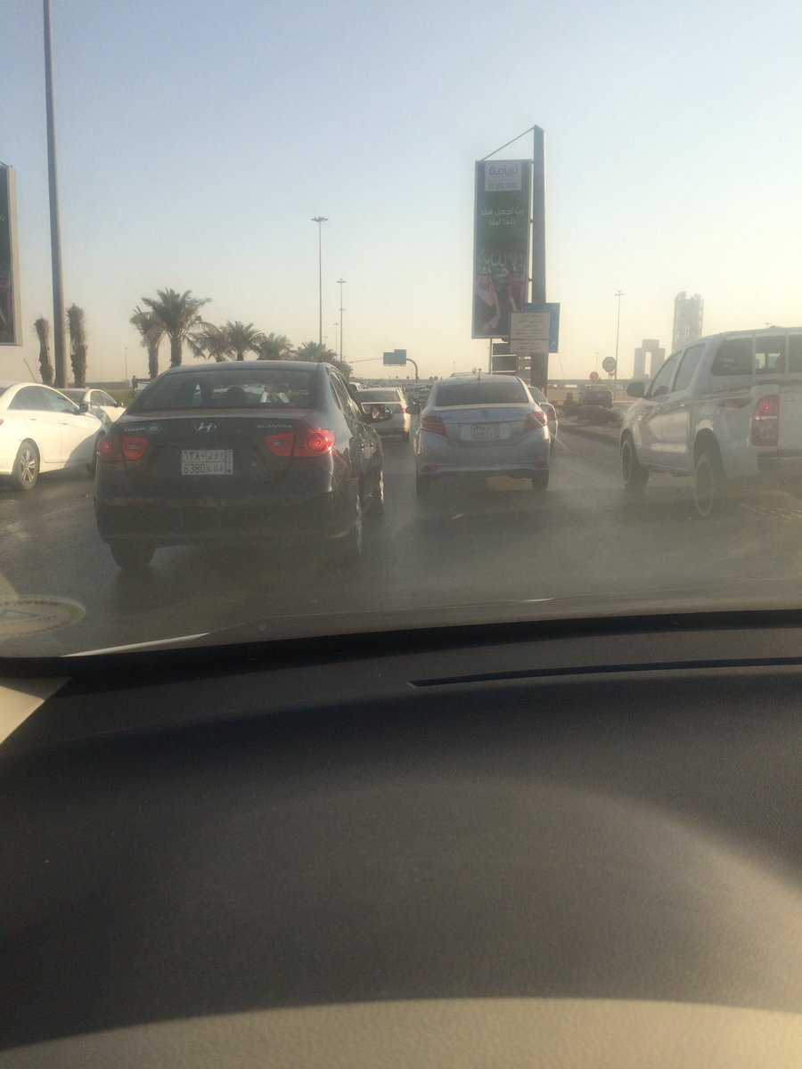 Mosleh1433's tweet photo. نتساءل ونحن نعيش هذا الزحام القاتل بشكل يومي ..كيف سيكون الحال لو قادت المرأة؟!
لماذا لم تؤخذ بالاعتبار؟!
 #عوده_الهيئه_والغاء_قياده_النساء https://t.co/Z4wqbJZU8d