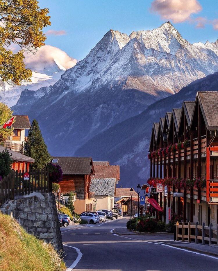 Drimiculus's tweet photo. 🇨🇭Valais - Wallis🇨🇭

#wallis #valais #vacances #autumn #switzerland #nature #snow 
@sennarelax https://t.co/d8kQVrlmsj