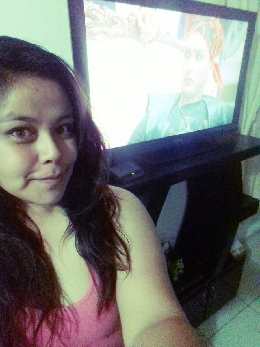 NelyGalindo21's tweet photo. #VecinosRegresayYo me bañe  rapido para desvelarme un poco y ver @Vecinosoficial  .. porque me Encanta!!! https://t.co/9nEacUGwGi