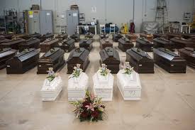 Nessuno è felice di abbandonare la propria casa. Queste persone non erano avventurieri o turisti #3ottobre #lampedusa 

#salvini guarda