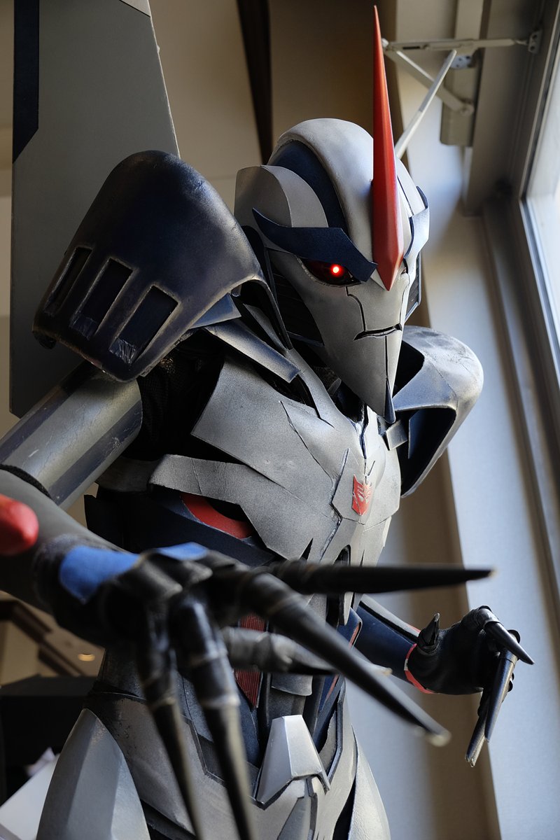 Saint_Gale's tweet photo. Some photos of my #Starscream cosplay from #TFcon2017!
More pics available at https://t.co/yMsLFFABON https://t.co/Ttm5NWKQF9