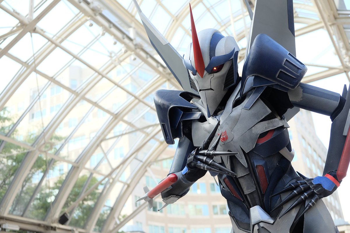 Saint_Gale's tweet photo. Some photos of my #Starscream cosplay from #TFcon2017!
More pics available at https://t.co/yMsLFFABON https://t.co/Ttm5NWKQF9