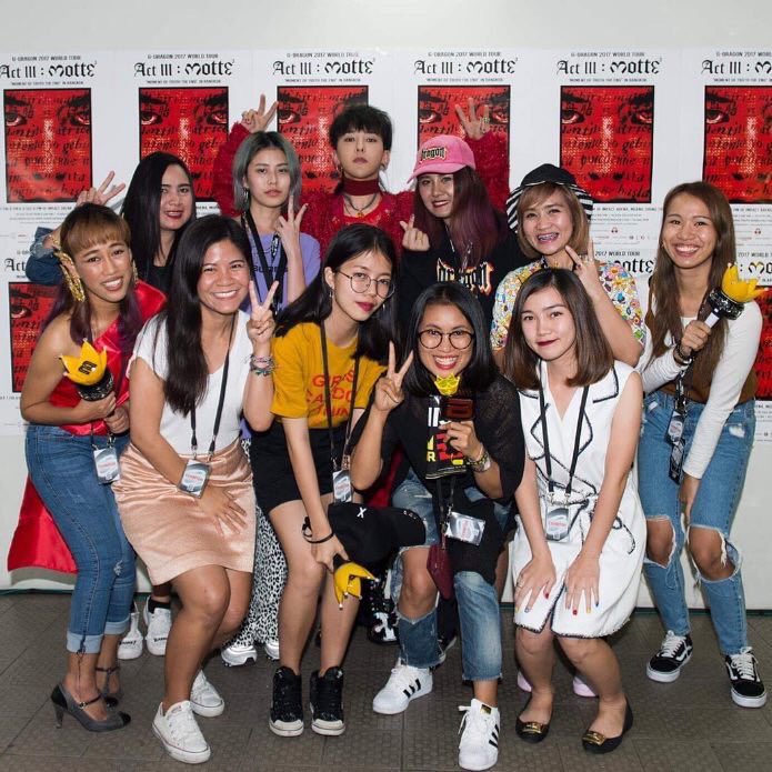 moji_meiji's tweet photo. 2017 ชีวิต VIP 10ปี คอมพลีทแล้ว เป็นปีที่เต็มที่มาก สิ่งที่ได้มาก็คุ้มค่า #ACTIIIMOTTEinBKK #WHITENIGHTinBKK #BIGBANG is my everything https://t.co/sKYdYZZcJb