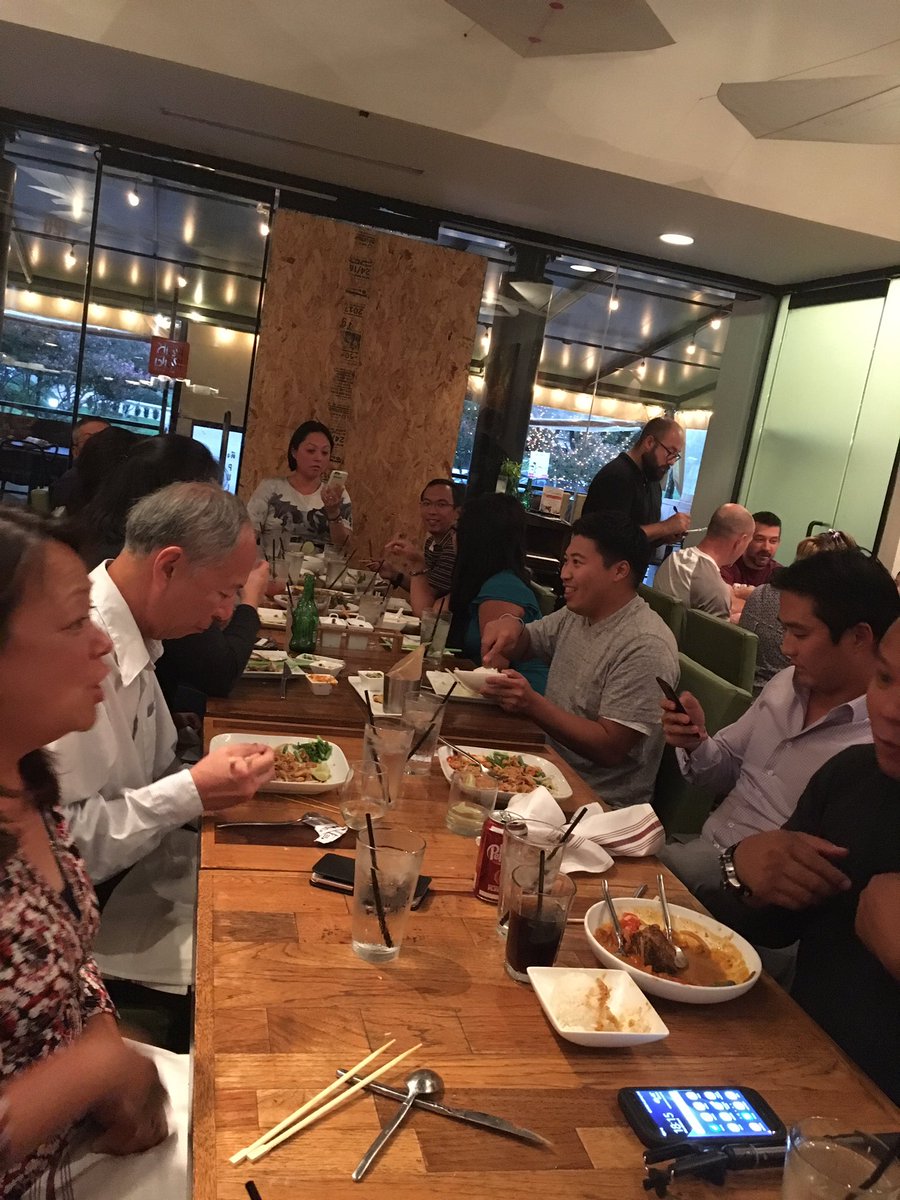 Bugsy5117's tweet photo. Love refilling my soul with these folks #ohana #ForABetterWorld #erg2017 https://t.co/jpqRRGCPGx