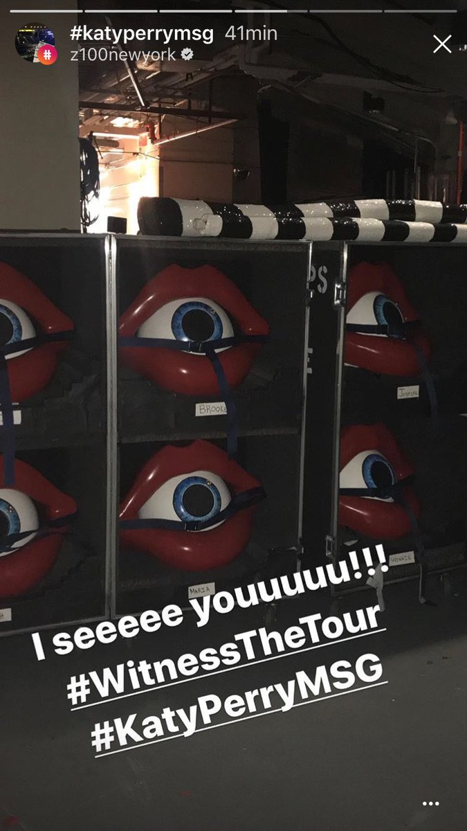KatyPerryLatino's tweet photo. FOTOS 📸 | Backstage del concierto en NYC Via @Z100NewYork #KatyPerryMSG #WITENESSTHETOUR https://t.co/H7wTnShEDW