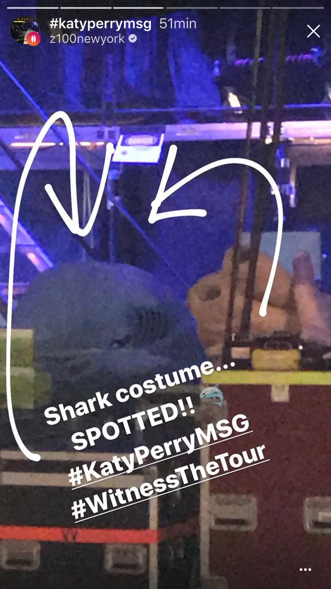 KatyPerryLatino's tweet photo. FOTOS 📸 | Backstage del concierto en NYC Via @Z100NewYork #KatyPerryMSG #WITENESSTHETOUR https://t.co/H7wTnShEDW