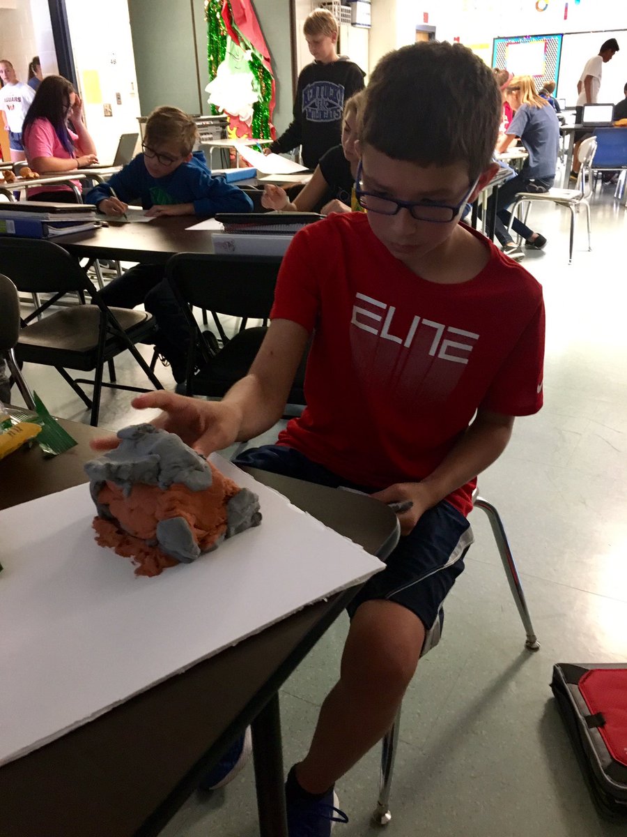 AdventurersCEMS's tweet photo. Students working on creating their Final Product for the Cultural Narratives Project! #CEMSBlazers https://t.co/chg4cpC7gw