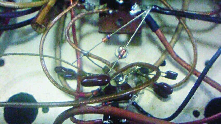 Hiro_2068's tweet photo. Test model of #6DJ8 headphone amp
Very straight sound but transformer makes bottleneck of sound quality
I need more good trans. 
#diyaudio https://t.co/YSmh5BU9q8