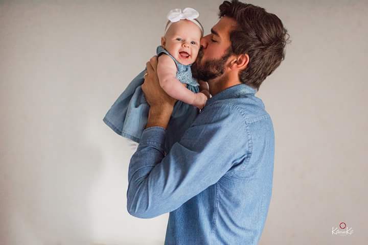 AlissonBeckerFC's tweet photo. Acima de tudo, porém, revistam-se do amor, que é o elo perfeito. 
Colossenses 3:14 https://t.co/fgR8fcPBkR