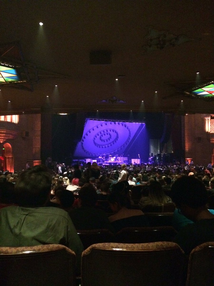 mangohomo's tweet photo. @paramore #paramoretourtwo #afterlaughter https://t.co/Op8IGPQeVj