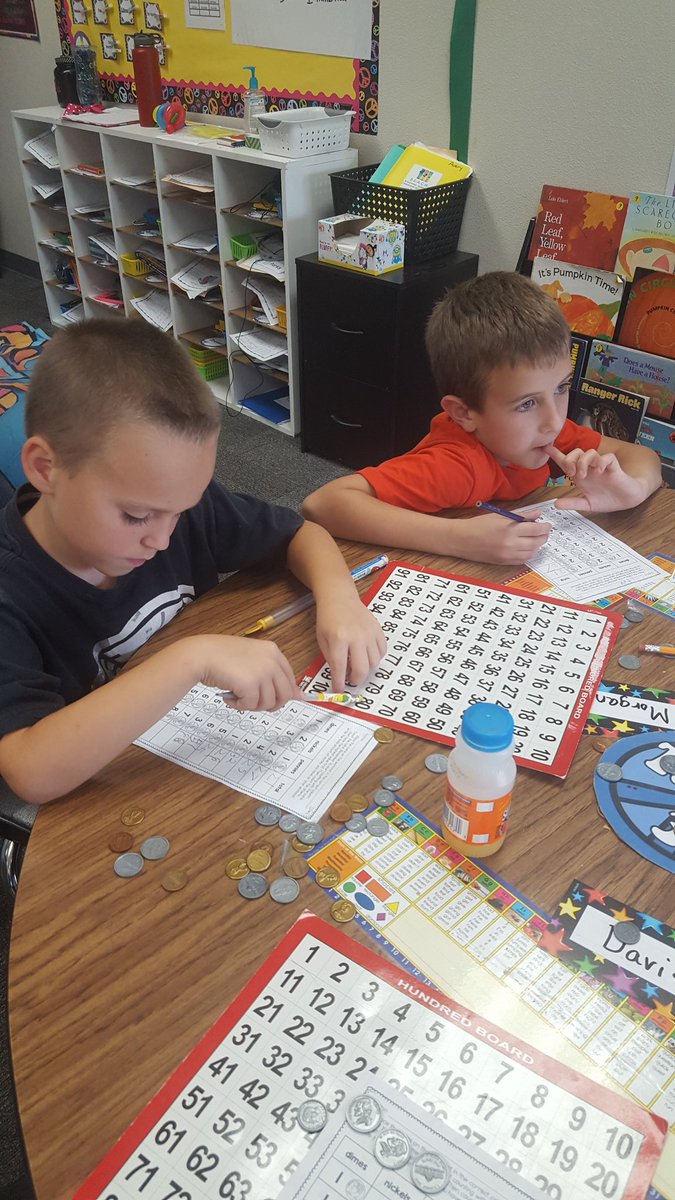 kiddifferenceed's tweet photo. Collaborative math stations! #worksmart #curtises https://t.co/JVU1MYE5fQ