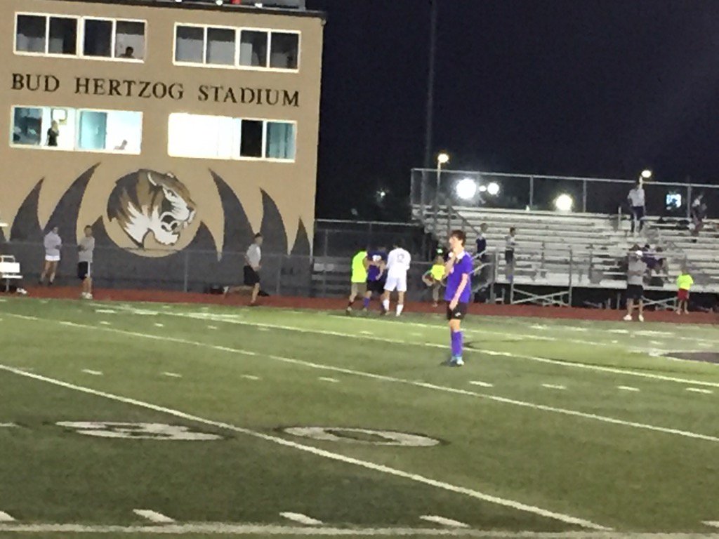 Notthefarmhouse's tweet photo. Bailey Oelberg showing great sportsmanship by helping an injured Blue Springs player off the field. https://t.co/UBW4J4vvH3