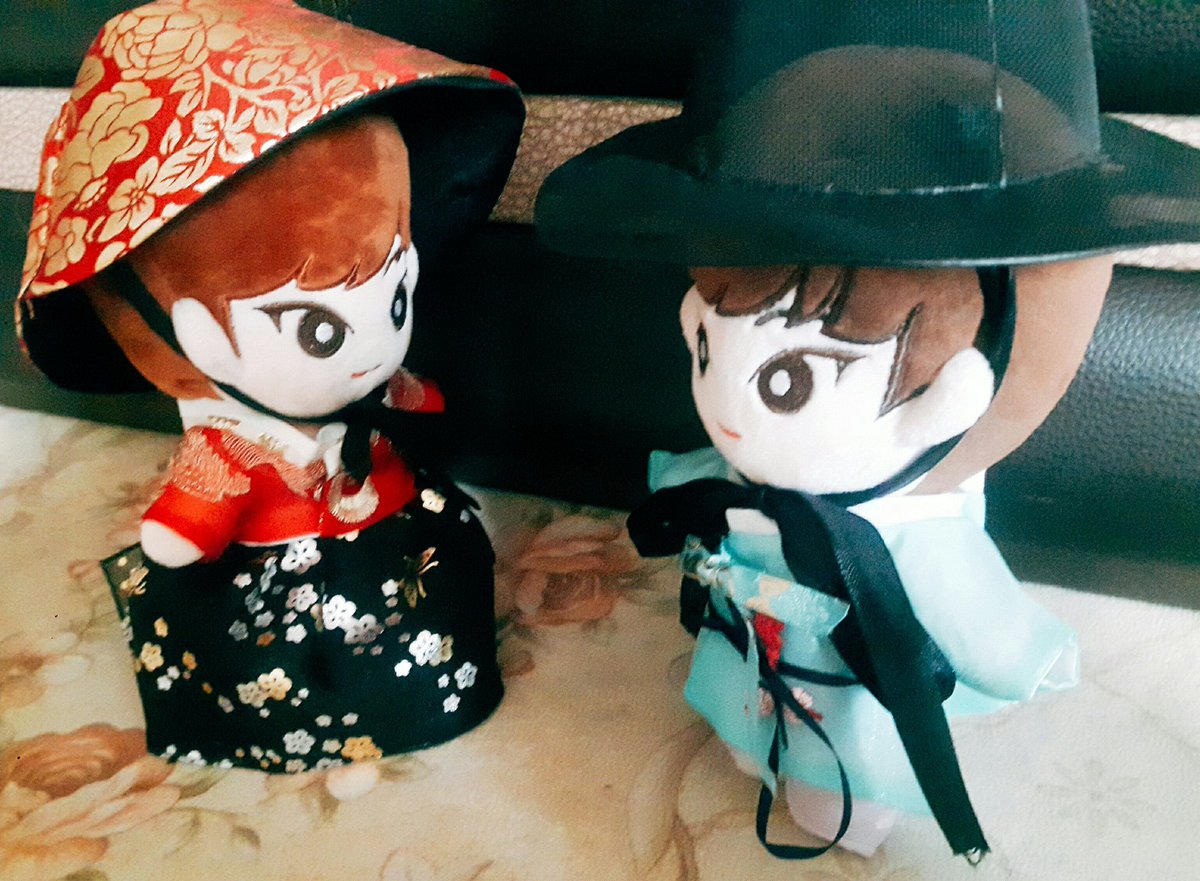 Do_kkae_B's tweet photo. 추석 아침을 맞는 미녀니 아씨와 도령님🌕

탐라 안 모든 분들 즐거운 추석 되세요 :^)
#소중한_미녀니 https://t.co/opVCVCsdVI