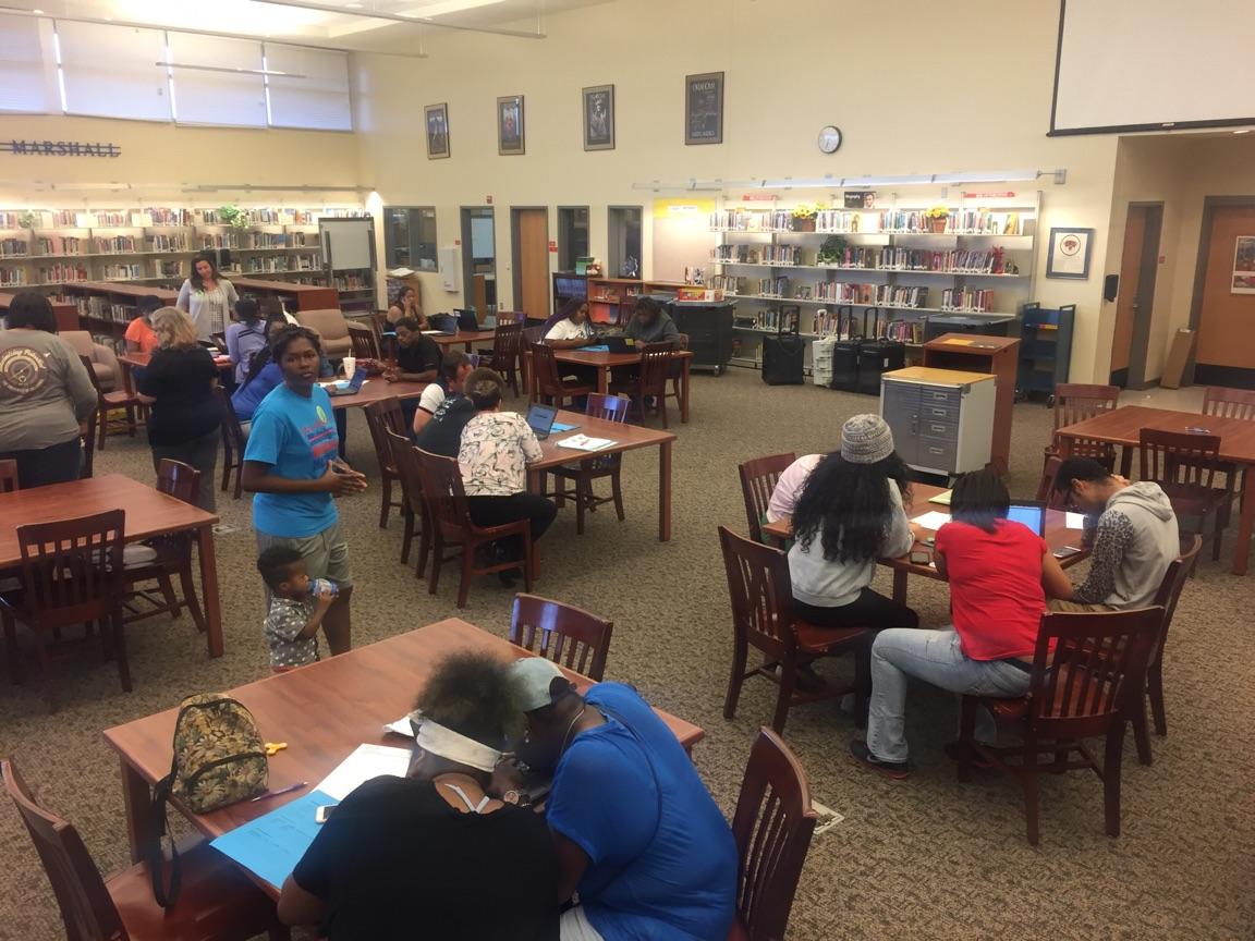 AspasiaAngelou's tweet photo. Great turnout 4 JM's @OKCPSGEARUP first 2017-18 FAFSA night! More 2 come! #JMCollegeBound @jmbearsokc @soupteacher @OKCPS @WmStubbs https://t.co/rSQcYC2jTK