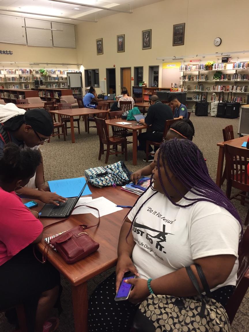 AspasiaAngelou's tweet photo. Great turnout 4 JM's @OKCPSGEARUP first 2017-18 FAFSA night! More 2 come! #JMCollegeBound @jmbearsokc @soupteacher @OKCPS @WmStubbs https://t.co/rSQcYC2jTK