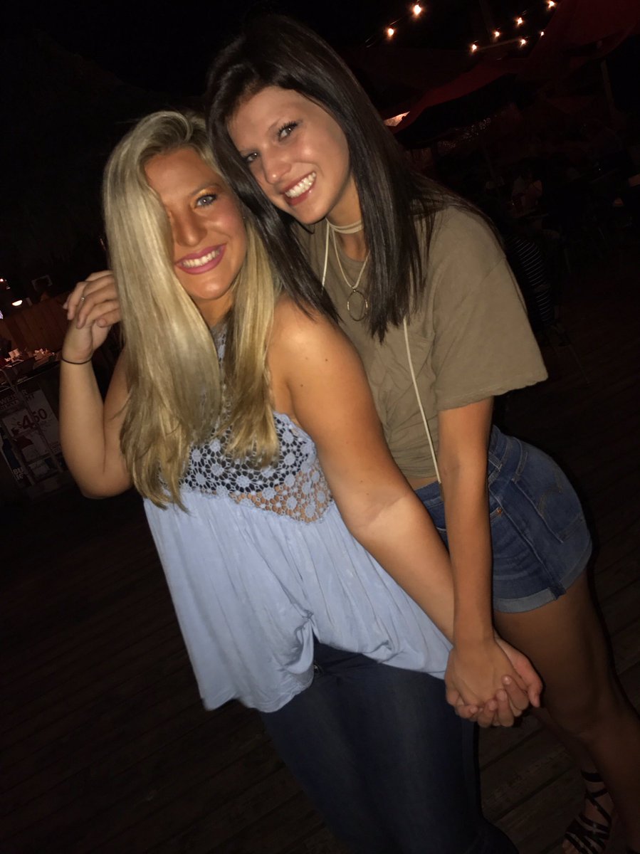 AshlynWiggins's tweet photo. happy birthday liss baby😫💗💅🏽🌈👑 hope you have had the best!! miss you bunches, celebrate big!! love you🖤 https://t.co/euTpxAONGX