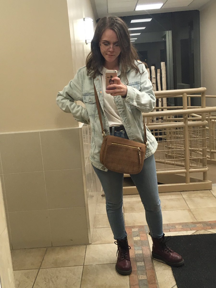 fairytalenames's tweet photo. Relaxed lesbian chic #lobbylooks https://t.co/G6rsqxlNQQ