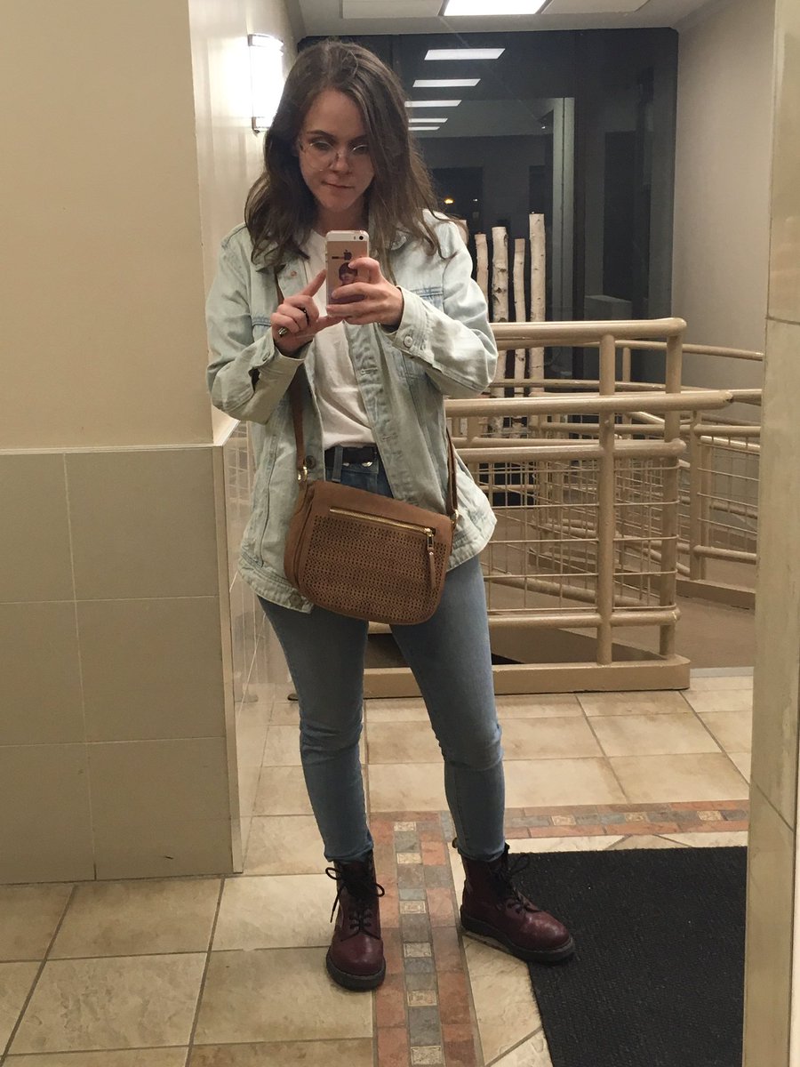 fairytalenames's tweet photo. Relaxed lesbian chic #lobbylooks https://t.co/G6rsqxlNQQ