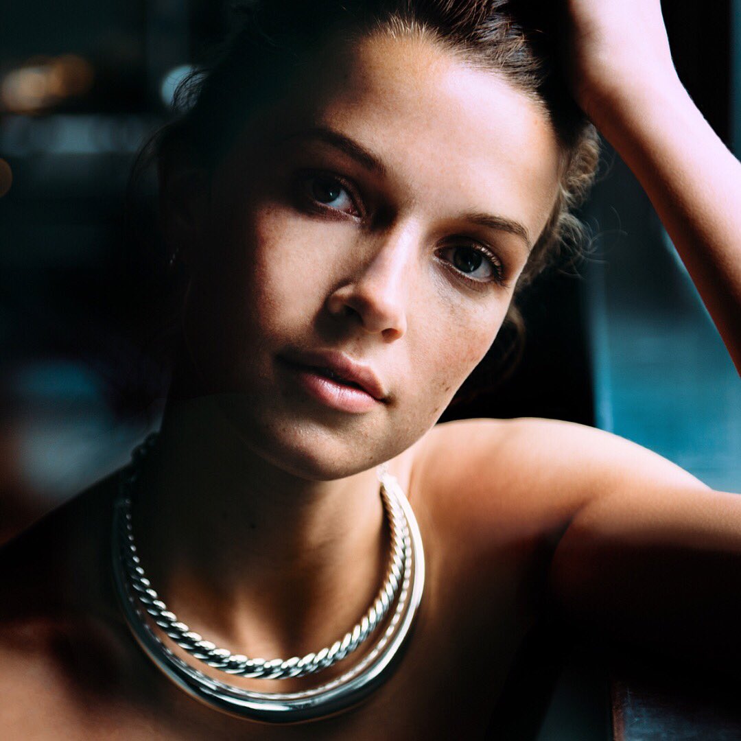 ProvDiamond's tweet photo. Sterling combination: the #PureFormCollection collar necklace combines sculptural cable against a sleek form. #DavidYurman https://t.co/IHp1Rwrj5s
