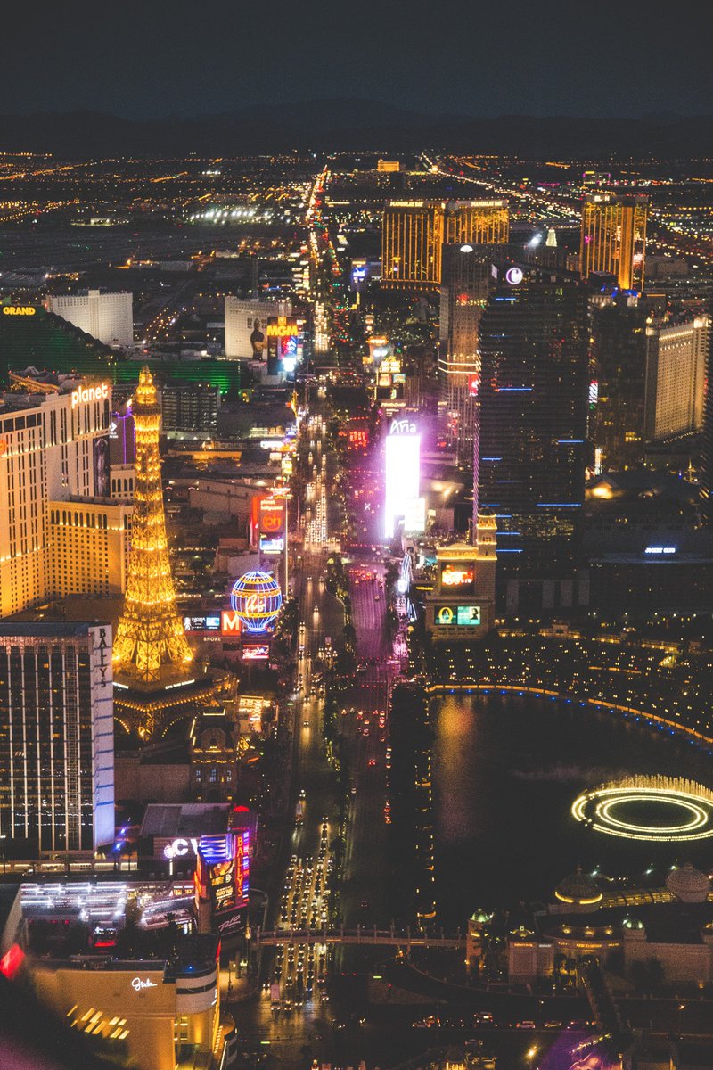 JonahHyp's tweet photo. Got nothin but mad love for my city. #VegasStrong https://t.co/IVWot0Ha0l