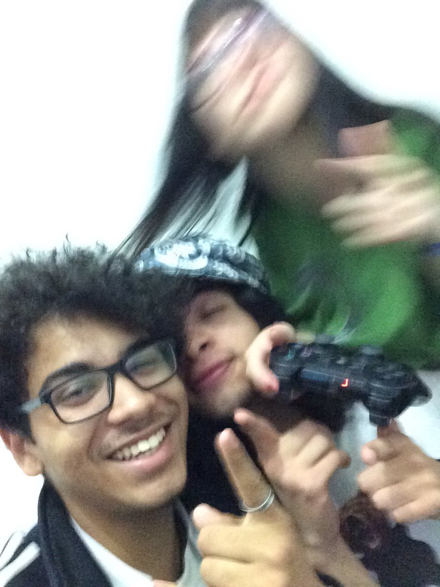lare_03 tweet picture
