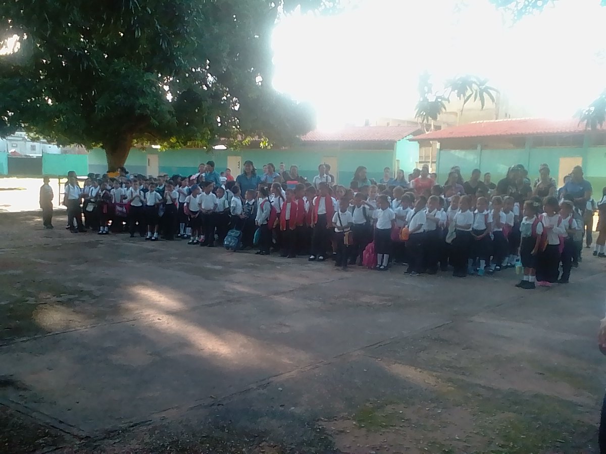 escuelafpadilla's tweet photo. Hoy iniciamos nuestra semana aniversario, semana de celebración y sorpresas, que viva la familia Padillana!!! https://t.co/oIxtspkcVK