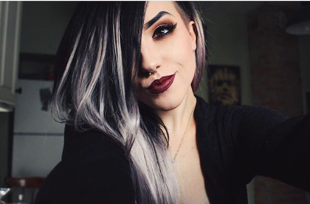 Hi! I'm starting over. 
I'm Alexis. 
Dm me! 
Rt and I'll give you a hug 💕