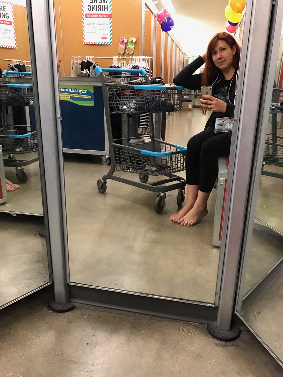 BarefootIsLegal's tweet photo. #MyReasonFor not wearing #Shoes is cause I don't like them 🙃 https://t.co/Q8LhblETcN