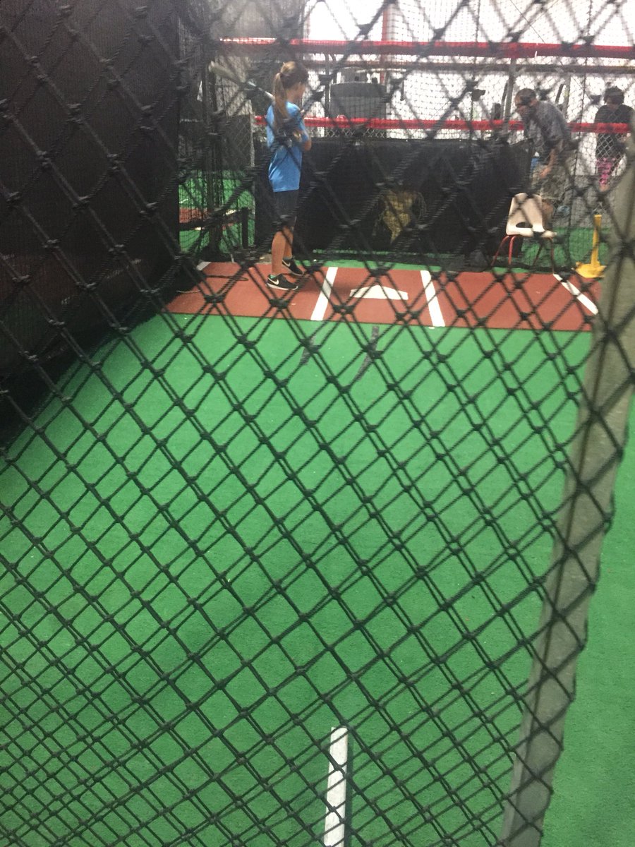 teekreyn's tweet photo. Day #18: fields of faith is among us , I got a new student today yuhh๐ #ballerinthemaking , and small groups are always fun with lovely pals https://t.co/6chKbXBecZ