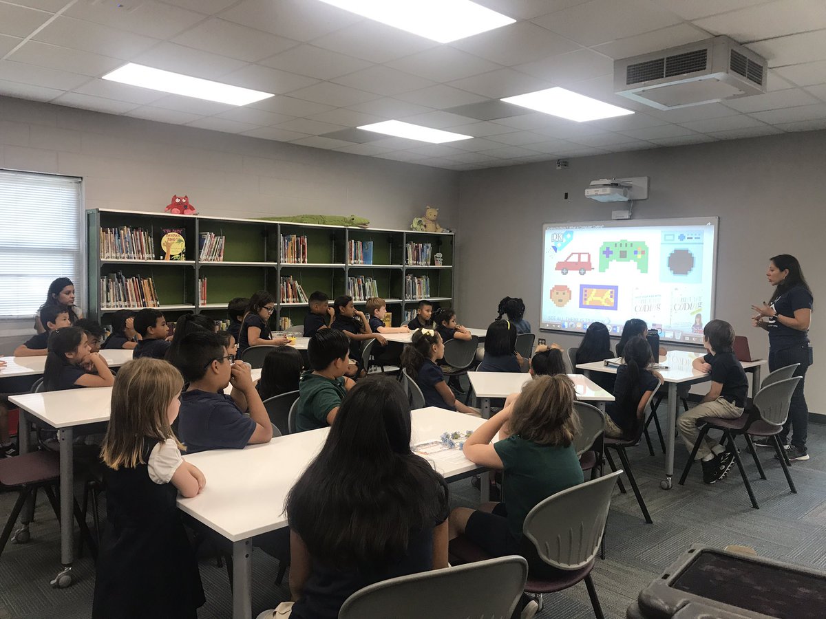 mrscburleigh's tweet photo. 1st #SVERoboticsClub #AwesomeTs @vickyfarias7716 @kimperclefarias @MrsMoreno3 @EdithOviedoSVE @TechnoBabble14 #CantStopRISD #GatorCoders https://t.co/bG62kAL00x