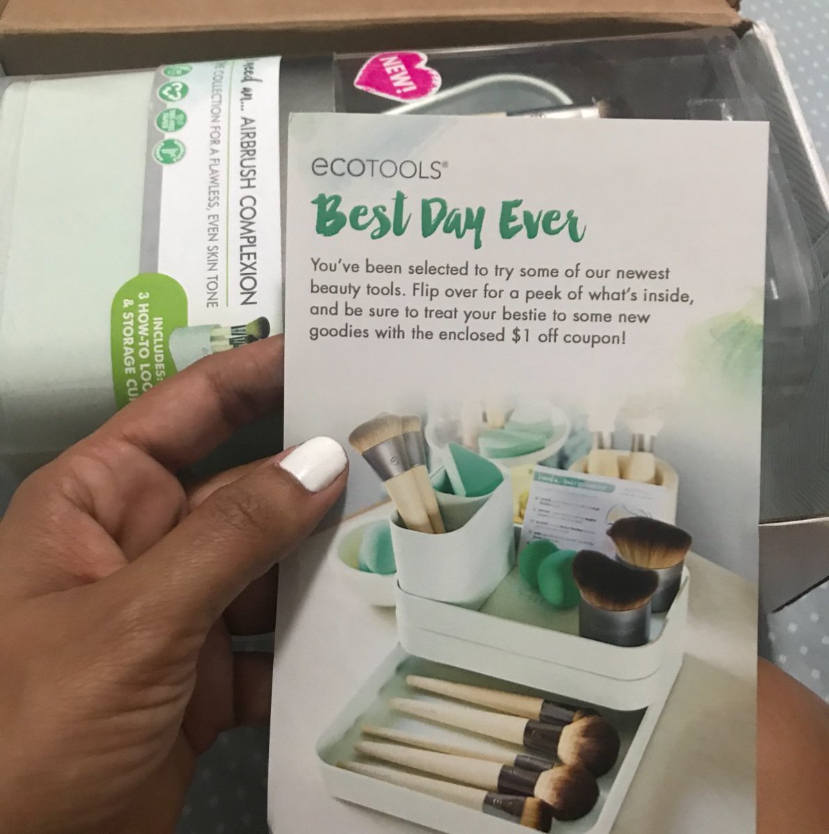 Naty_SRM's tweet photo. I GOT MAIL !! Super happy with my EcoTools VOXBOX @influenster #VoxBox #EcoTools https://t.co/Yzgo3bVsHE