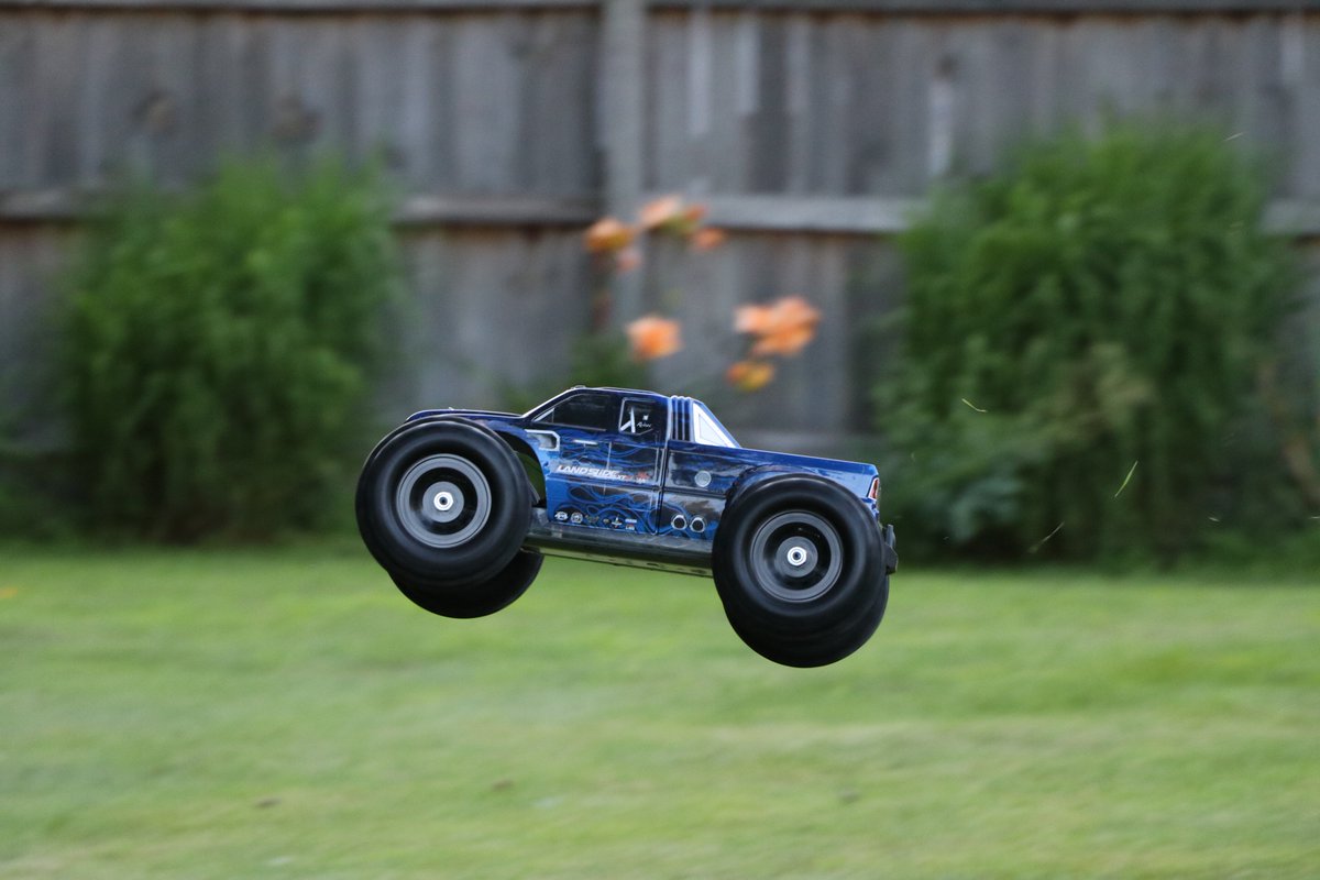 officialdriverc's tweet photo. Right now it’s all about the Redcat Racing Landslide XTE.  Review will be out in a few days.  #driverc #rc #redcatracing #rccar #rctruck https://t.co/FYdCkGcVsf