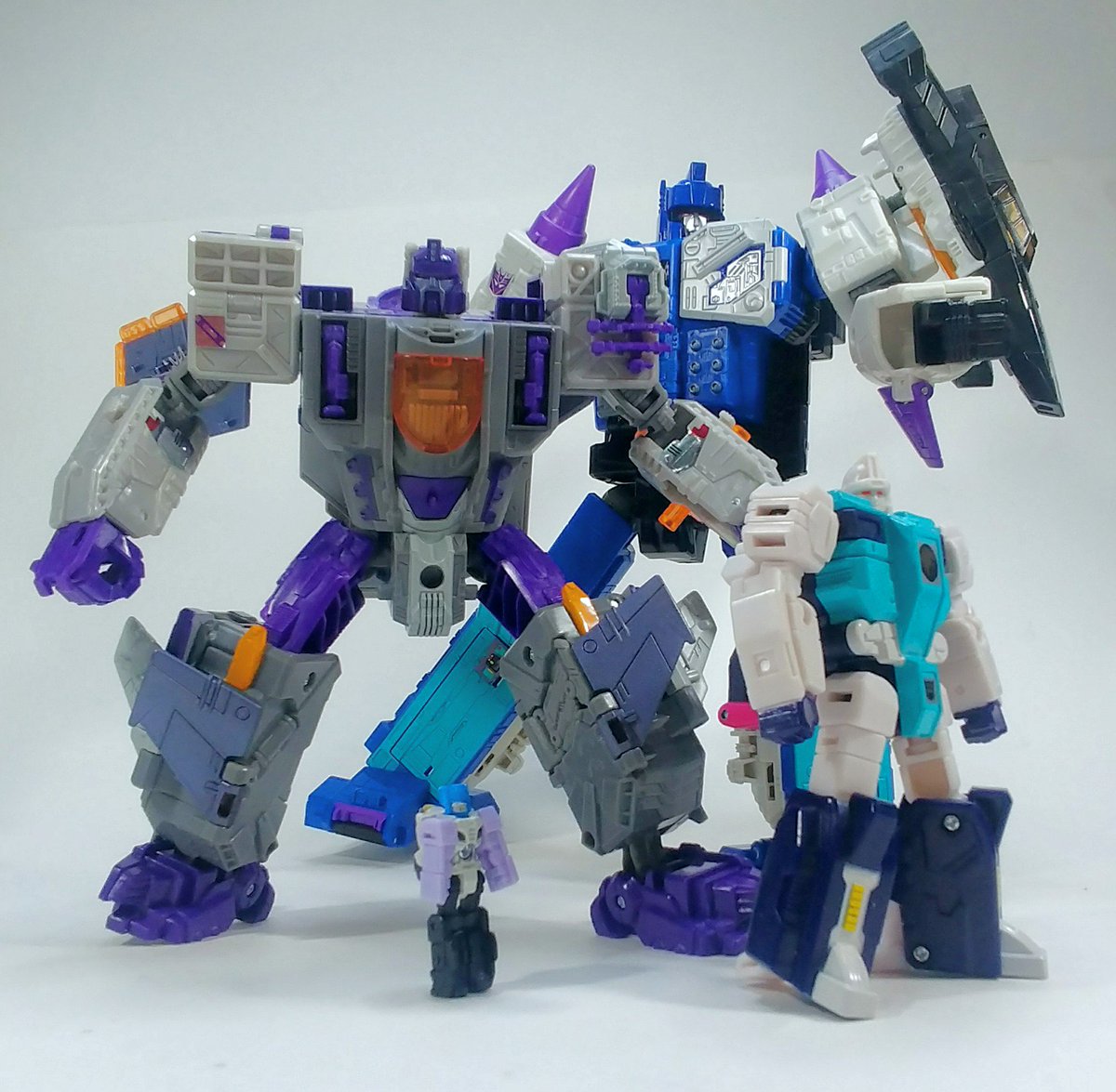 Leobreaker1977's tweet photo. Decepticons! Attack! #Deskbot #TitansReturns #Transformers such a great line! Only hope POTP is as great! #Hasbro https://t.co/IiDvQMo2lb