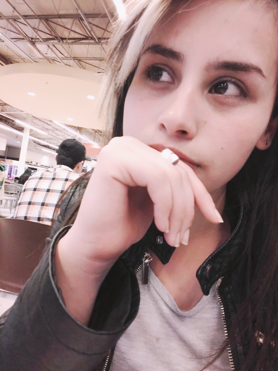 32brownBrisa's tweet photo. No se que pensaba... Pero puedo mentir diciendo que pensaba en Vos 😌😇 https://t.co/gwVABqfxLu