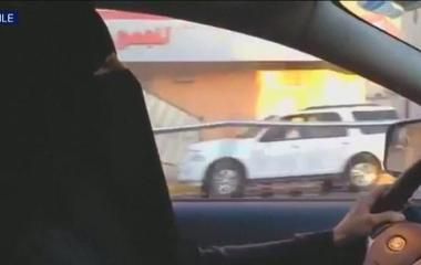 carlabsinc's tweet photo. In Saudi Arabia, women driving may not mean women buying cars
#SaudiWomenCanDrive #SaudiWomenMove
#cars https://t.co/grDhbhvcxX https://t.co/w99ZIuUcb5