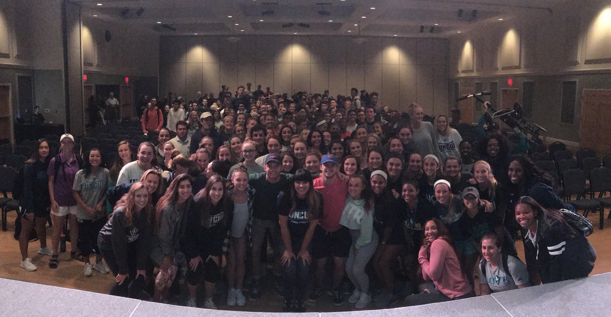 brendatracy24's tweet photo. Just had the most INCREDIBLE time with the athletes @UNCWAthletics   Thank you for the L❤️VE!!!#SetTheExpectation https://t.co/dYq6VgMiYA