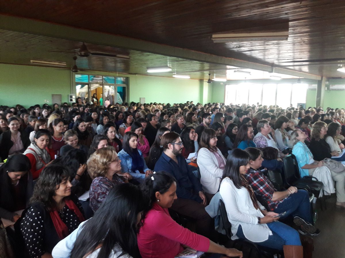 DESMISIONES's tweet photo. El especialista Lucas Malaisi disertó sobre Educación Emocional para más de 520 docentes y estudiantes de Formación Docente en Montecarlo https://t.co/Tni33iJ98l