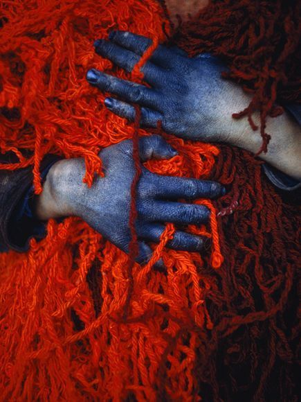 Expofaro's tweet photo. Wool... #texture #fiber  #handspun #wooldyedfibre #Expofaroisart #blue https://t.co/YWczvoGg65