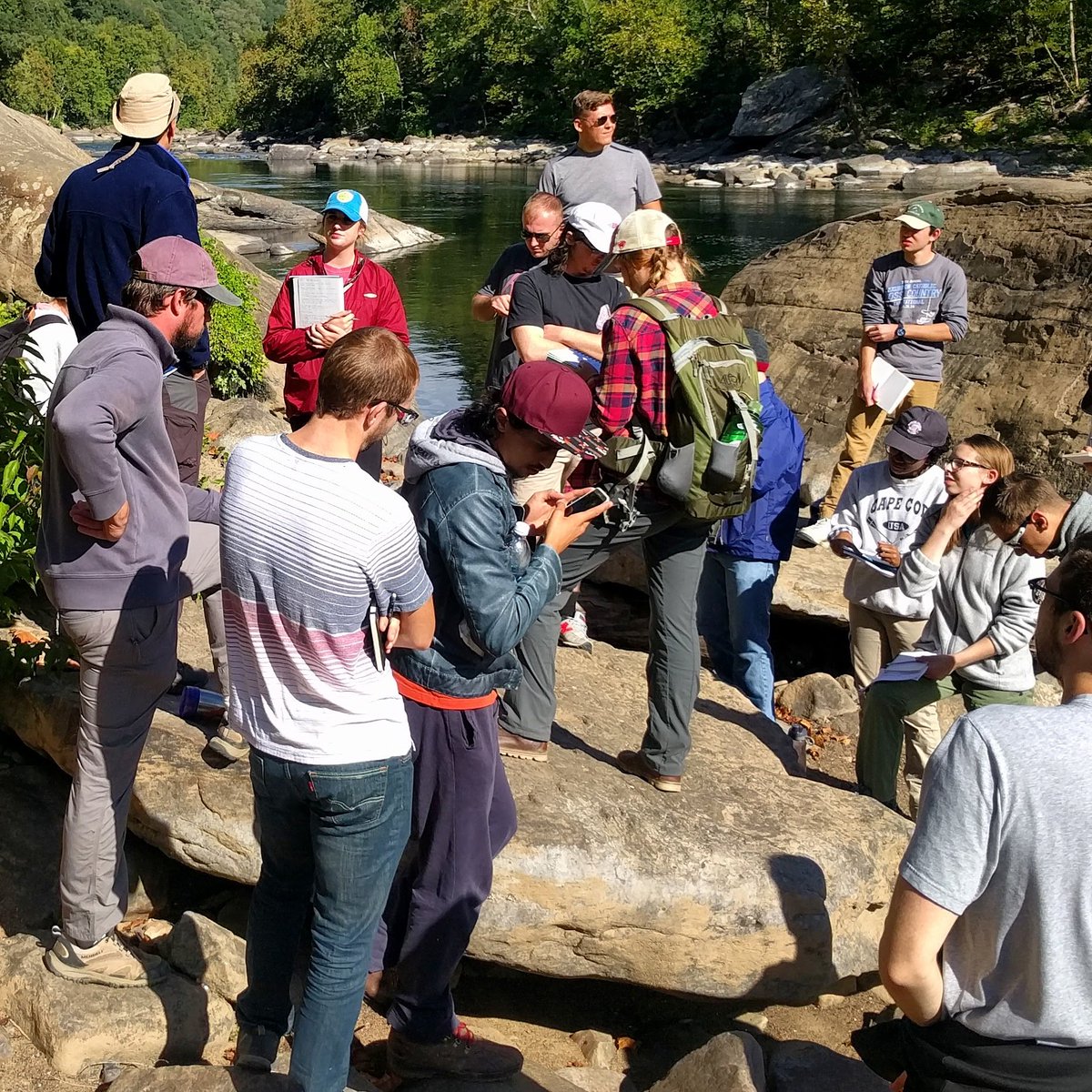 rthornton530's tweet photo. Lean mean landscape reading machines! #UCgeology #ariverrunsthroughit #geomorphology #petrology #relief #baselevel #streampiracy #NewRiver https://t.co/8zq2BD2zzJ