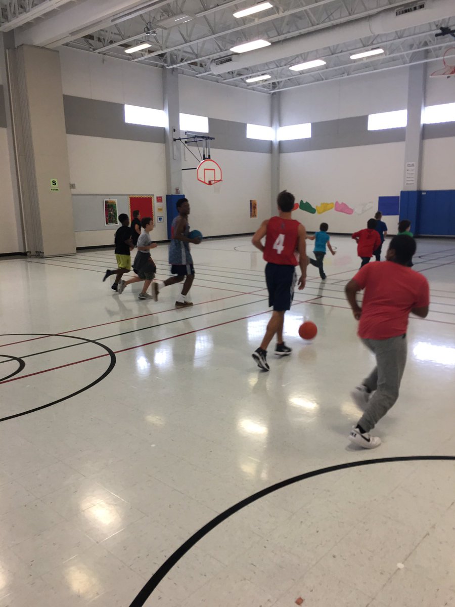 jMattFrye's tweet photo. Visited w/ @CLCEThunderbird boys about #fairness. Hard to figure who enjoys this more, @Clear_LakeHS ๐๐ guys or these boys. #charactercourt https://t.co/5Kn3lx8dRl
