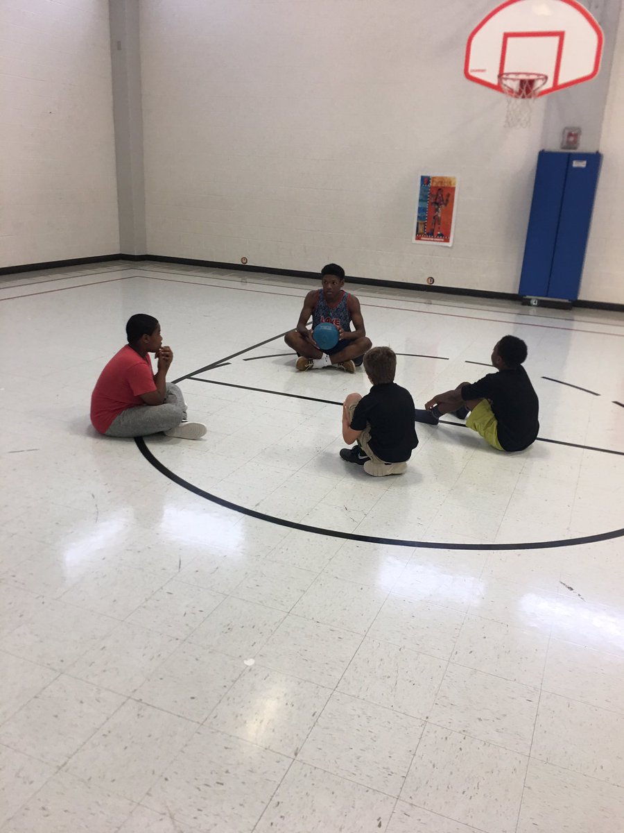 jMattFrye's tweet photo. Visited w/ @CLCEThunderbird boys about #fairness. Hard to figure who enjoys this more, @Clear_LakeHS ๐๐ guys or these boys. #charactercourt https://t.co/5Kn3lx8dRl