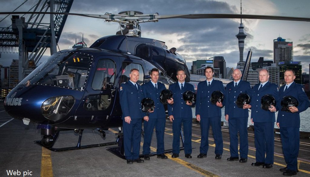 XHNews's tweet photo. New Zealand police's "Eagle" helicopter to operate round-the-clock to keep communities safe https://t.co/yBho9YgxHC https://t.co/8VMq7RTnES