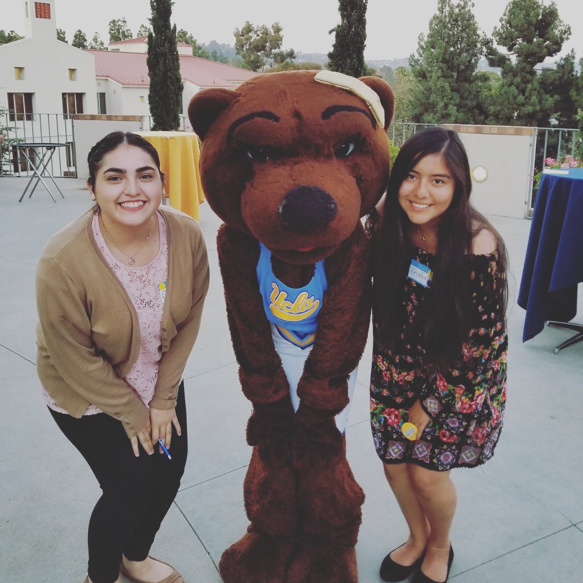 seronoser_yosoy's tweet image. #FirstGenUCLA