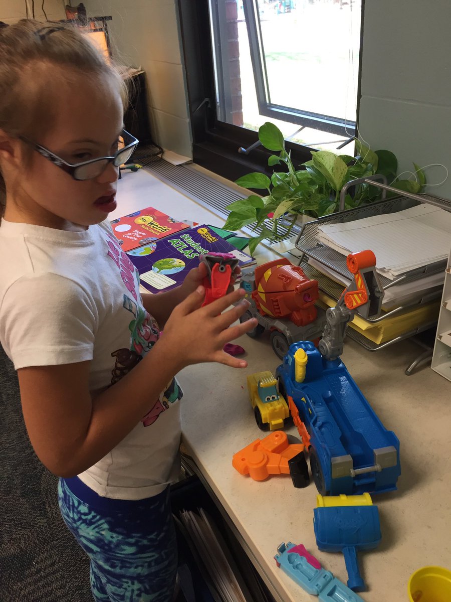 mrmcauliff's tweet photo. There are lots of ways to "make" on a Friday afternoon. #Gwgreats https://t.co/K9cfZDYU6d