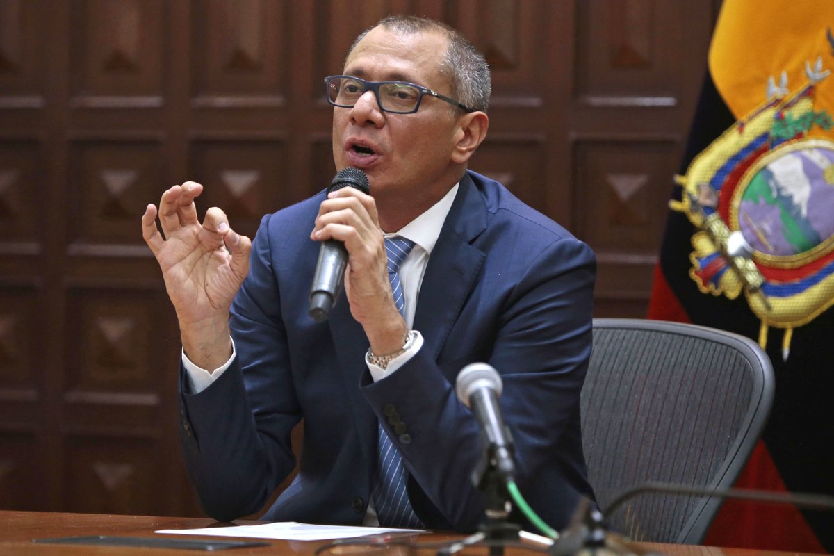 CNNEE's tweet photo. Ordenan prisión preventiva contra el vicepresidente de Ecuador Jorge Glas por caso Odebrecht https://t.co/ZbtgSLAmOn https://t.co/RtBUZJnmLJ