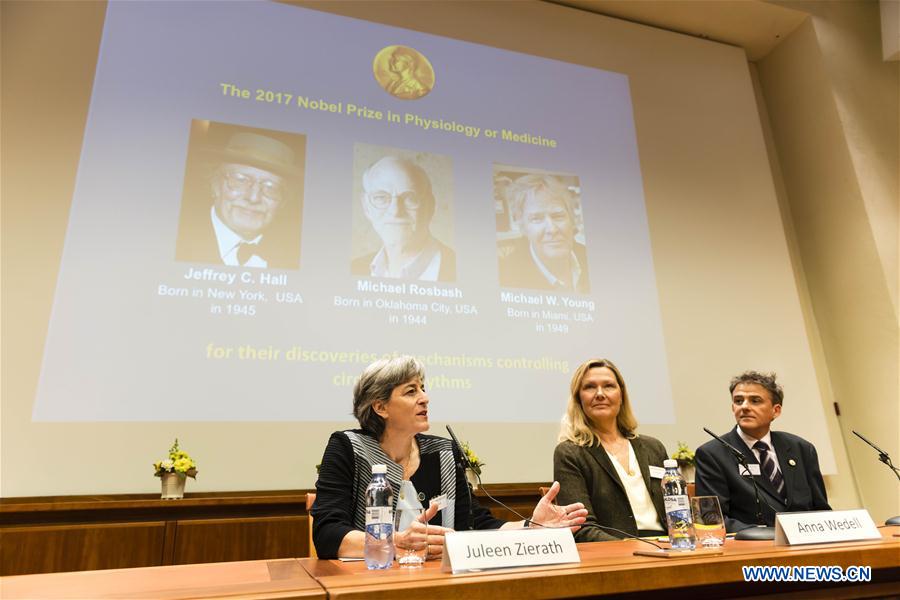 ChinaDaily's tweet photo. Three US scientists won the Nobel Prize in physiology or medicine for being "able to peek inside biological clock".https://t.co/E4EIrl6tcK https://t.co/2EA292U2ac
