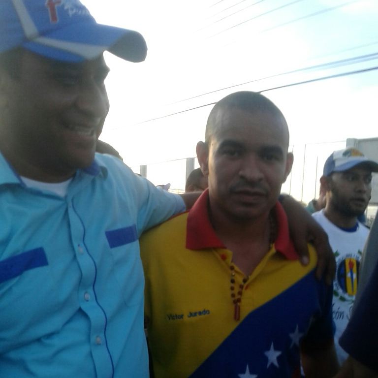 victor_jurado's tweet photo. Hoy #Lunes2 contacto directo Junto al Proximo Gobernador de #Falcon @siriteliezer sectores Santa paula, Santa Maria,Velita ,Cruz Verde https://t.co/nKMOyKEPl7