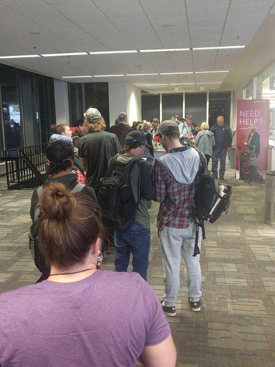 AndrewStump's tweet photo. @Delta could use some more help at the MSP assistance counter https://t.co/SvOPjgtkzk