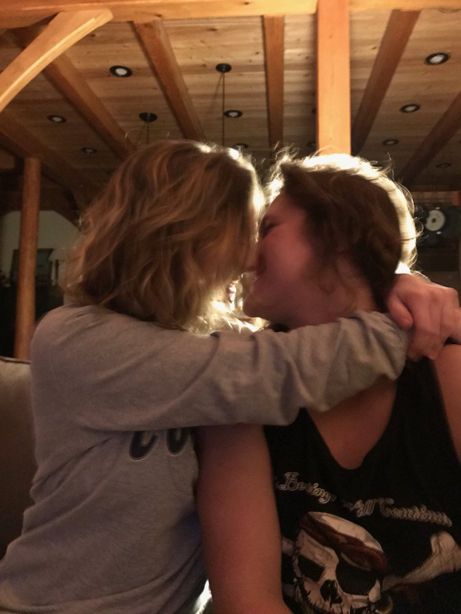 queenbageI tweet picture