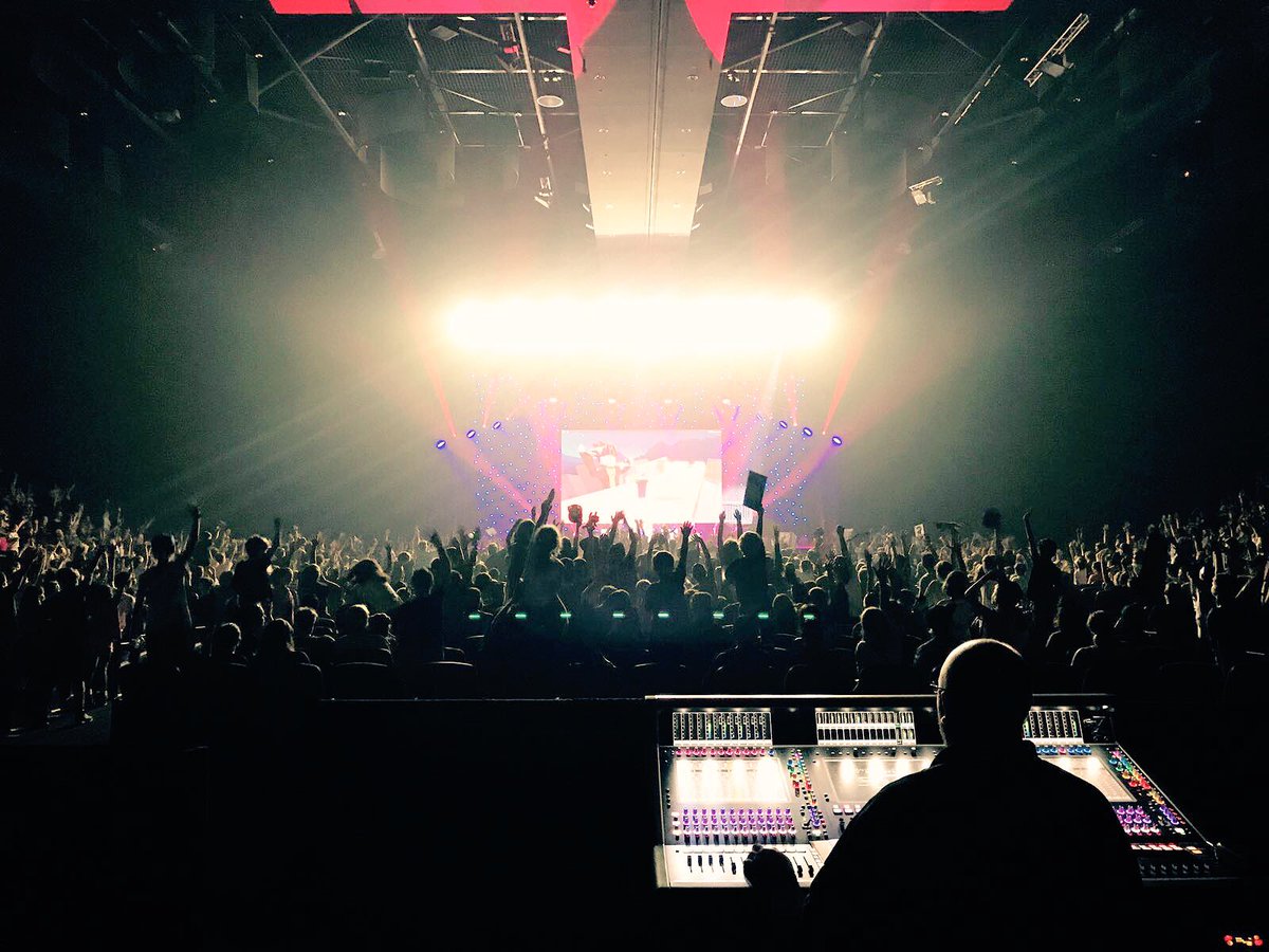 In 45 minutes we get to do this one final time.. I literally cannot believe it. Sydney, lets make this really special! 👊🏻💎